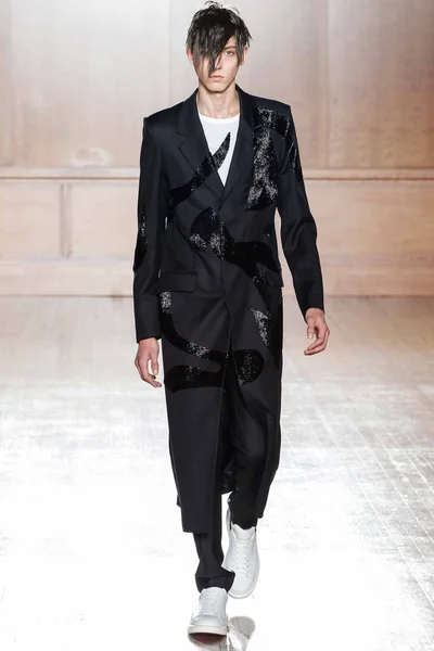 Look 28